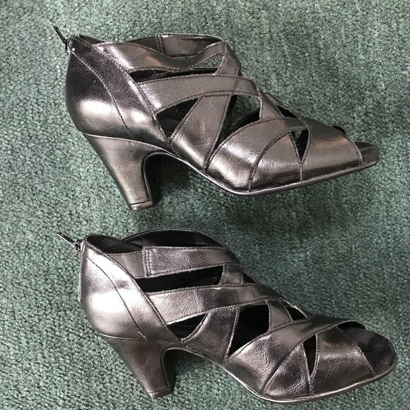 AEROSOLES Black Strappy Open Toe Heels - NEW - Picture 3 of 7